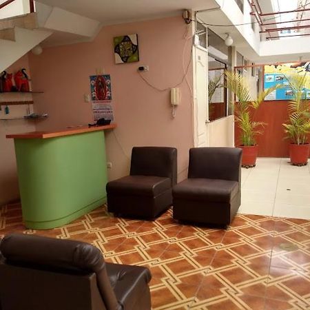Hospedaje Golden Inn カマナ エクステリア 写真