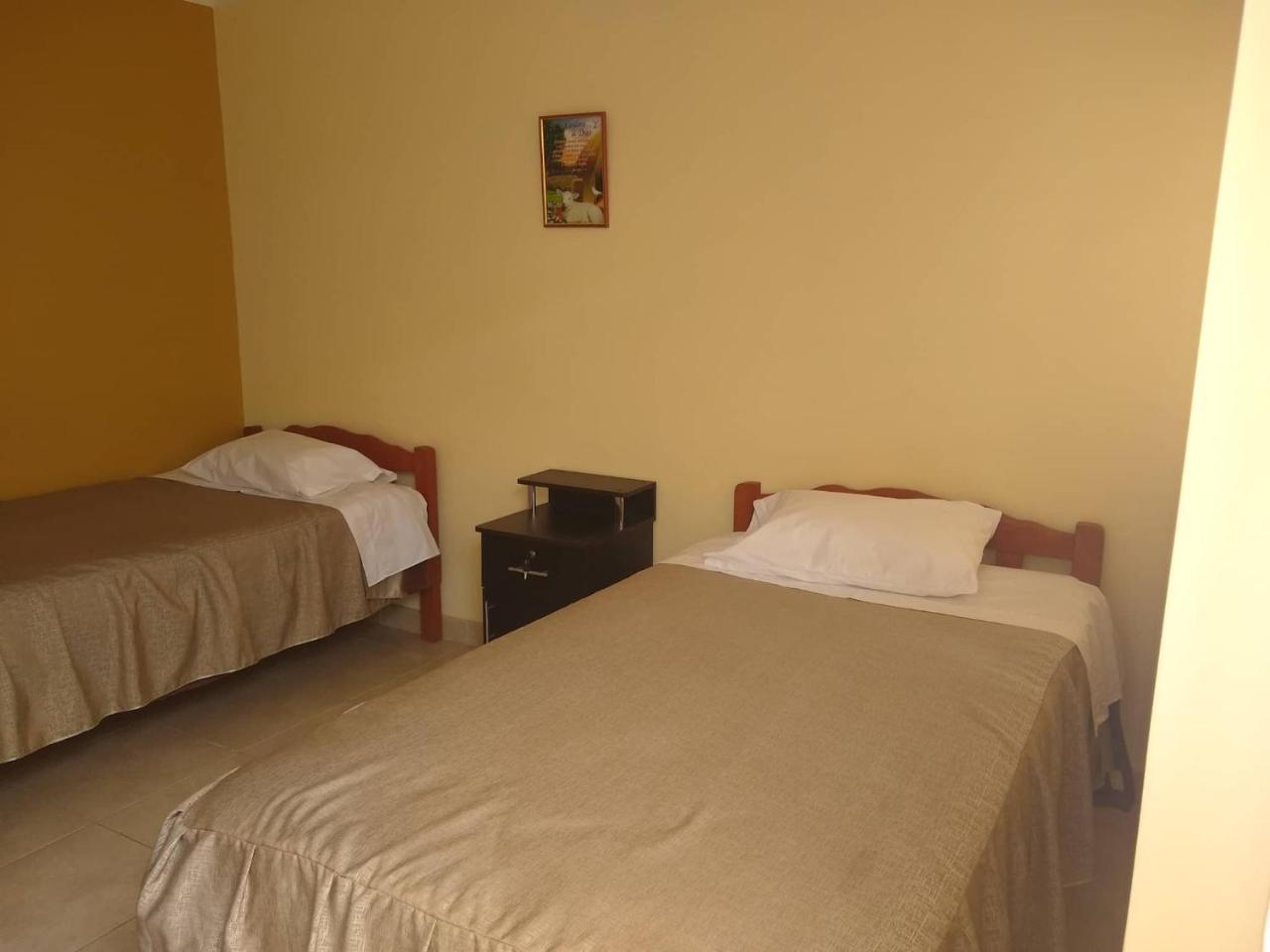 Hospedaje Golden Inn カマナ エクステリア 写真